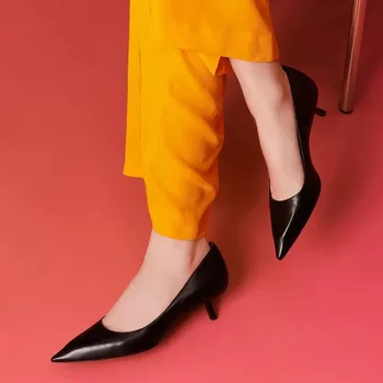 Есенна дамски обувки 2022 г., е Нова мода, Френски кожена ток с коте, Черни високи токчета