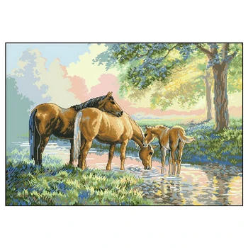 Комплект за бродерия на кръстат бод от колекцията Amishop High Quality Gold, комплект за бродерия на кръстат бод Horses By A Stream Horse Family Three Horses Дим 35174