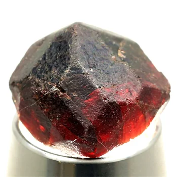 Натурален кристал червения нар, непреработени Оригиналният скъпоценен камък, Партия минерални необработени камъни, Проба Лечебни минерали, Духовен подарък
