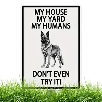 Тук живеят забавни луди кучета, не удряйте, средно дебела, здрава знак за кучета, начало декор, предупреждение за двора, Дървена табела на многоцелеви